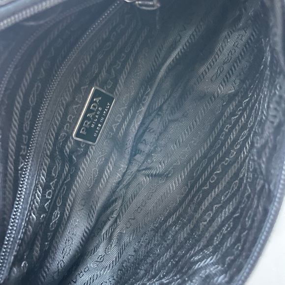 [SOLD]RARE FW2000 VINTAGE PRADA NERO QUILTED NYLON SHOULDER BAG WITH LEATHER TRM - Picture 2 of 12